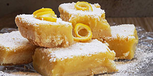 Lemon Bars – bánh chanh vàng óng từ bột lòng đỏ trứng gà